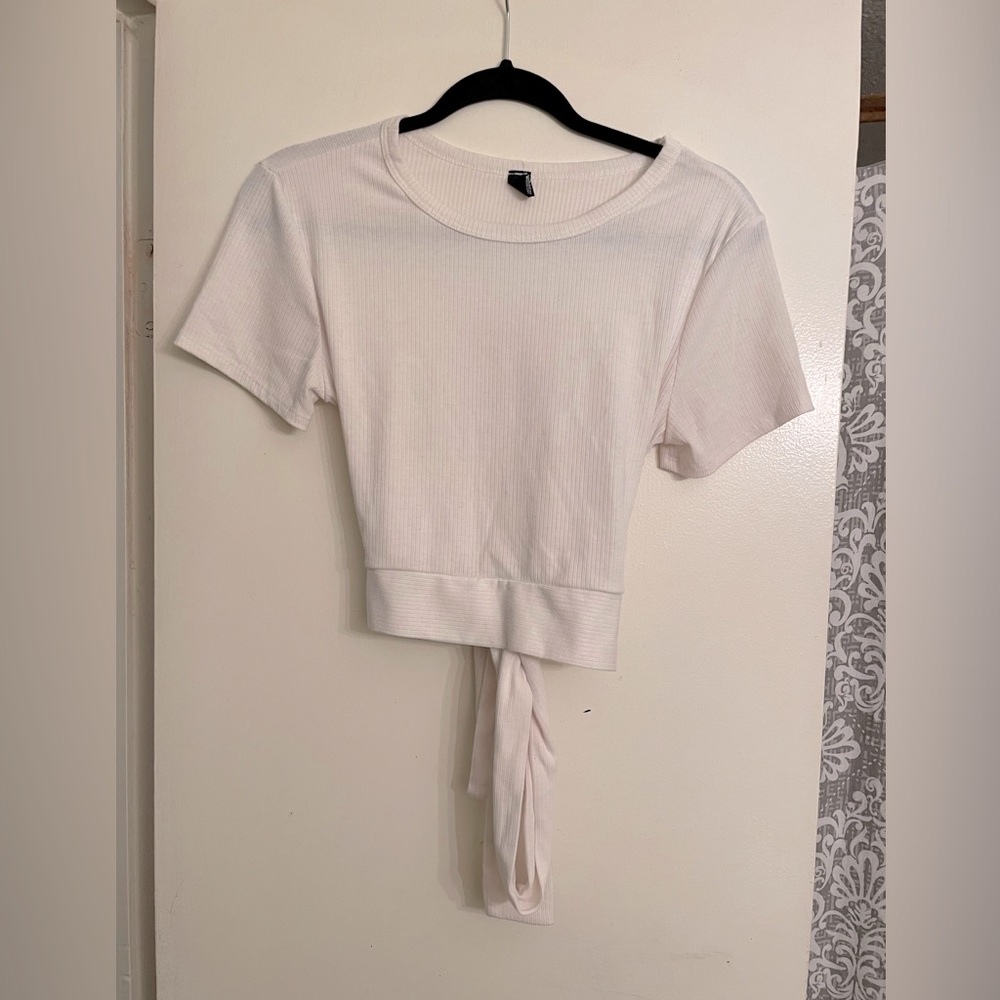 White cropped shirt w/ tie back detail ,size Medium